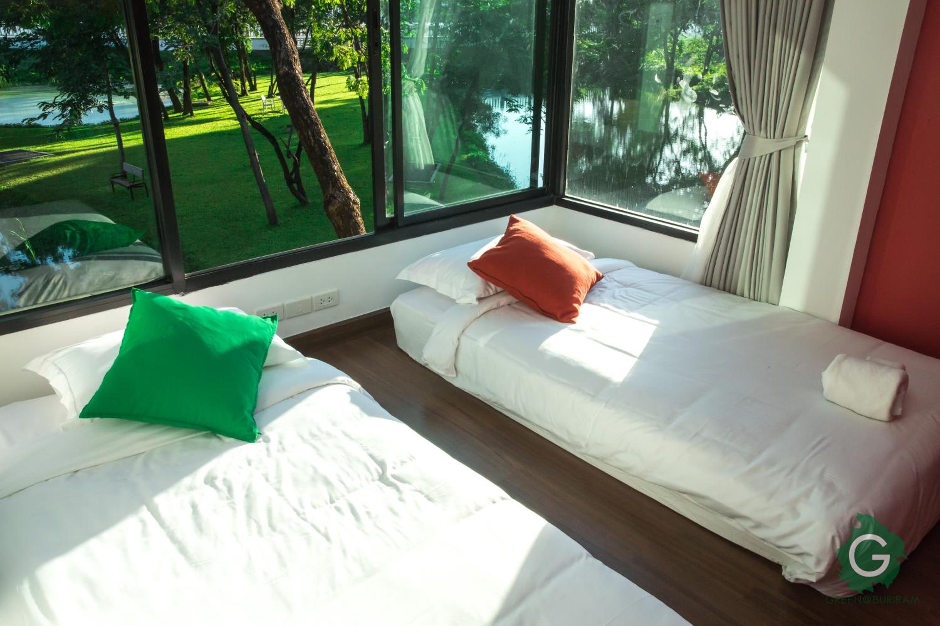 Garden, Twin Beds