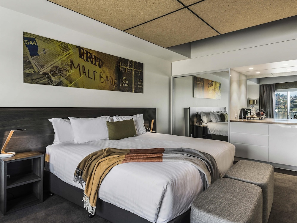 River, Deluxe, King Bed