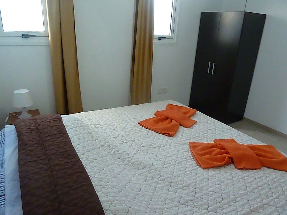 Valentinos Apartments 16/47