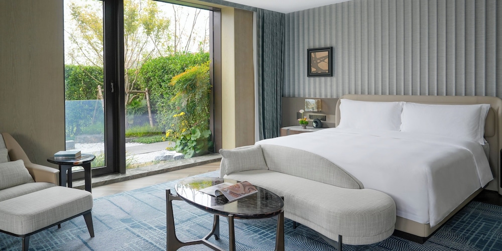 Ambassador, Suite, Single Bed
