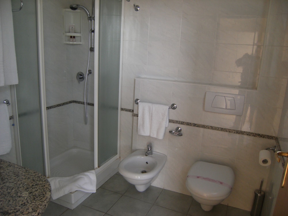 Kings House Hotel Resort 12/46