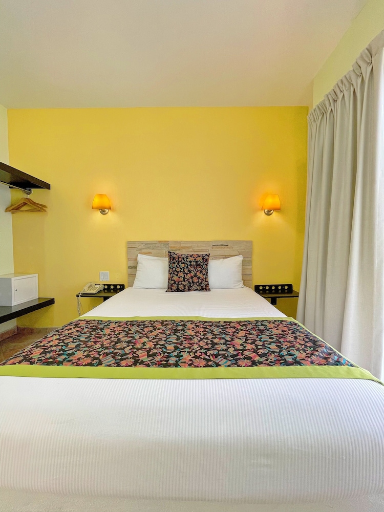 Seven Crown Express & Suites by Kavia 15/50