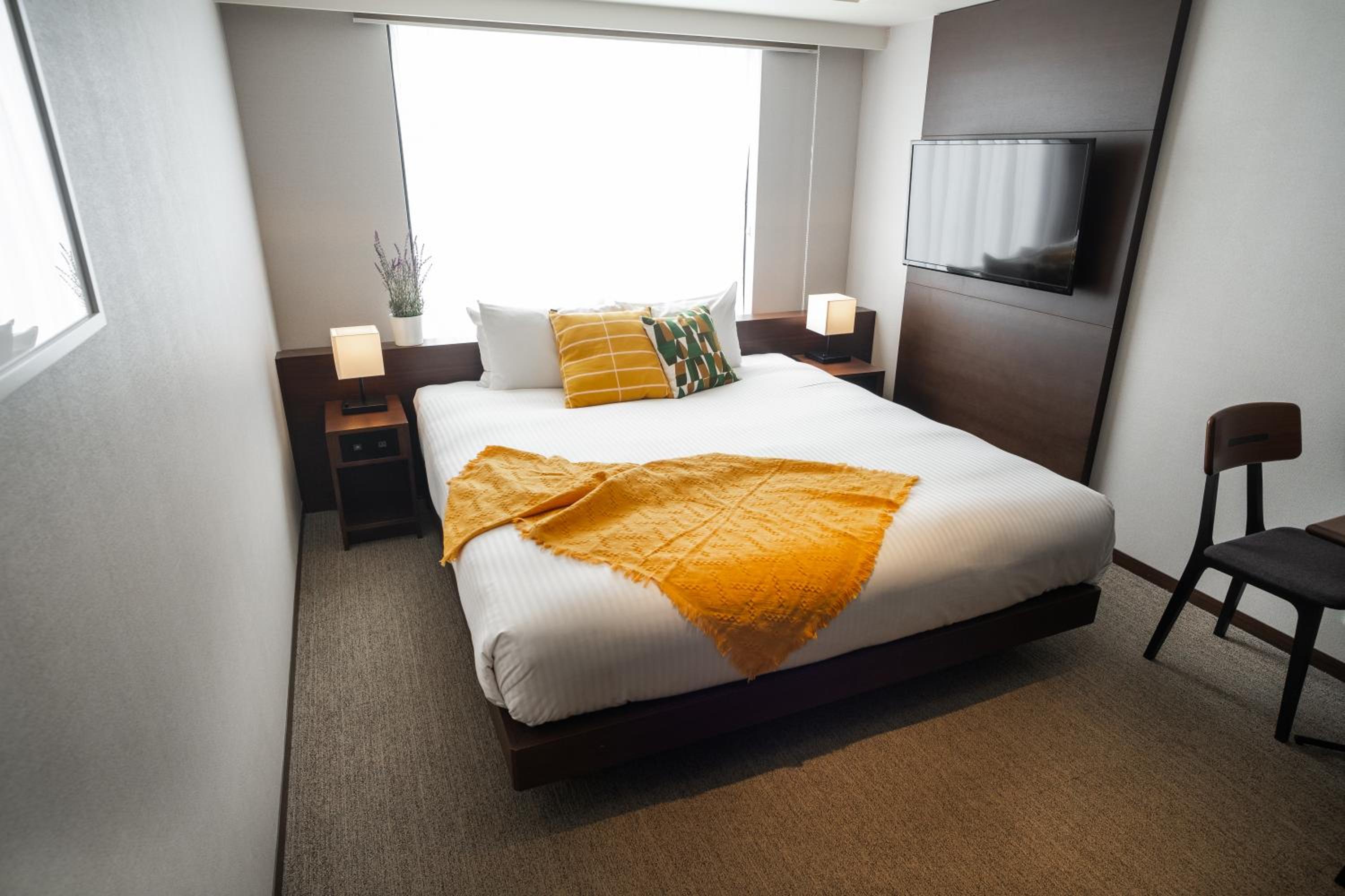STUDIO, KING BED