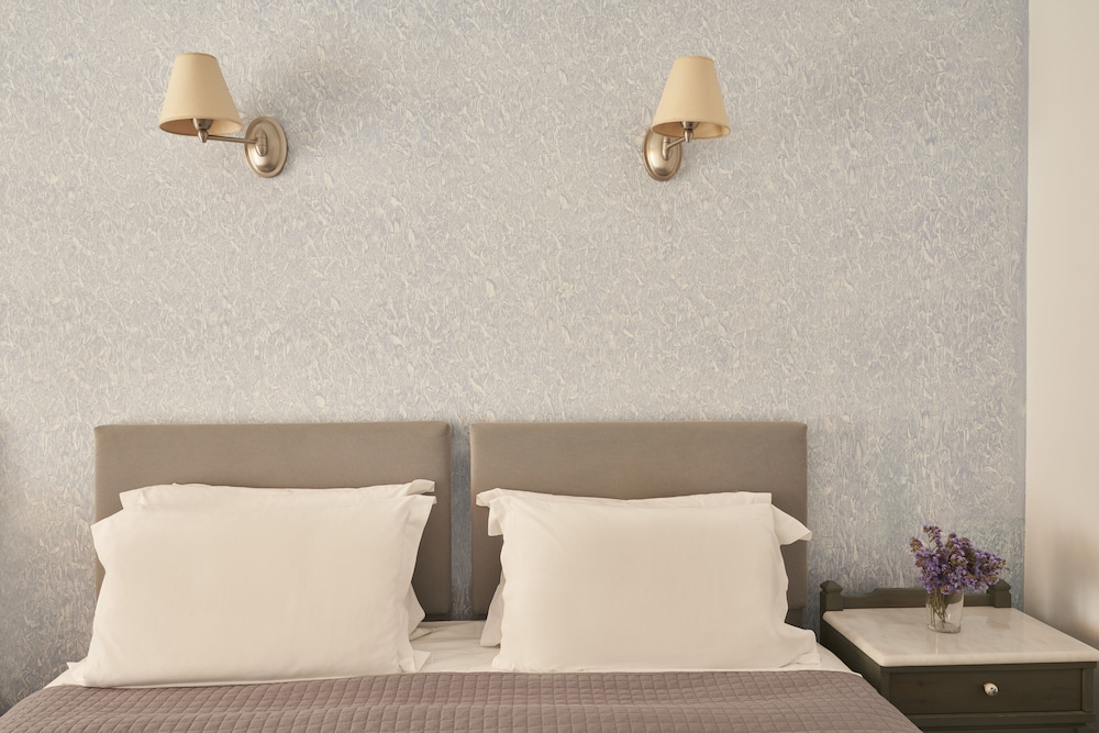Polos Hotel Paros 57/90