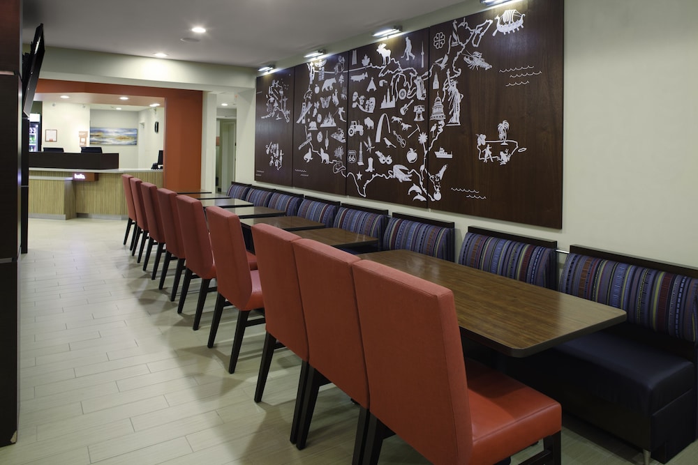 TOWNEPLACE SUITES DETROIT CANTON 24/30