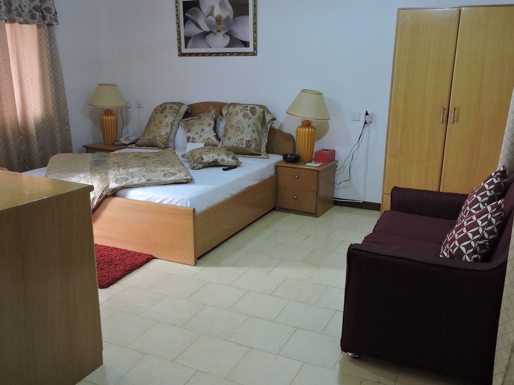 All Seasons Hotel 25/39