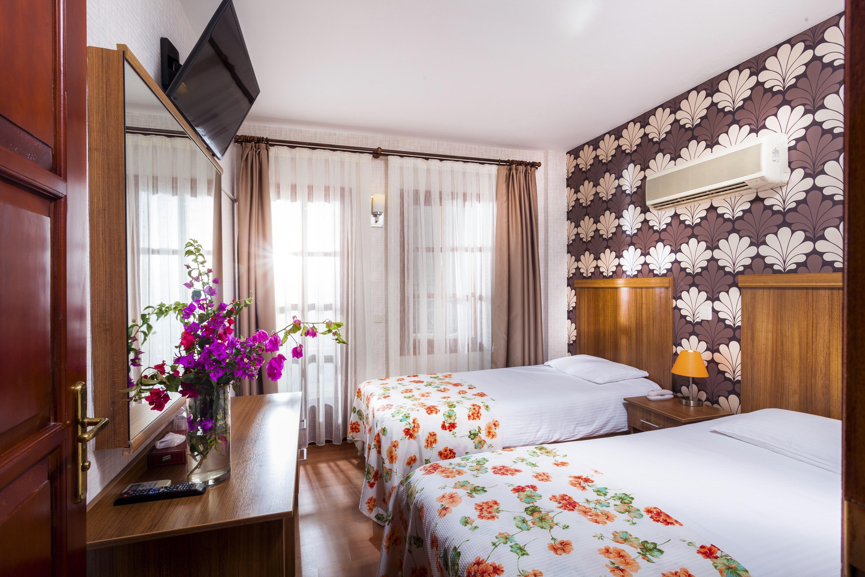Standard, Twin Beds, Landscape View