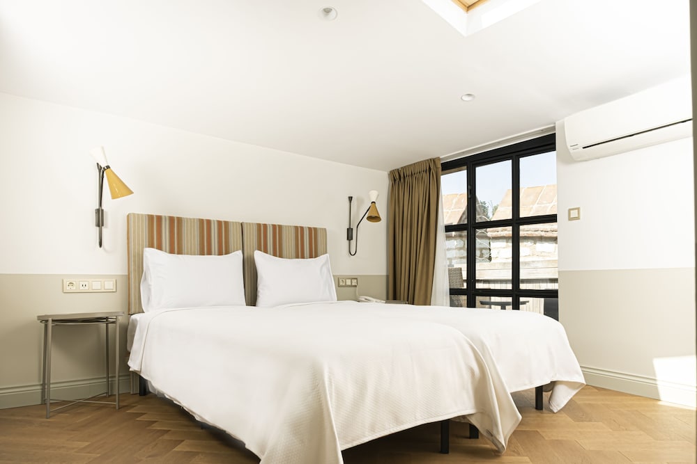 JUNIOR SUITE, SEA VIEW, BALCONY