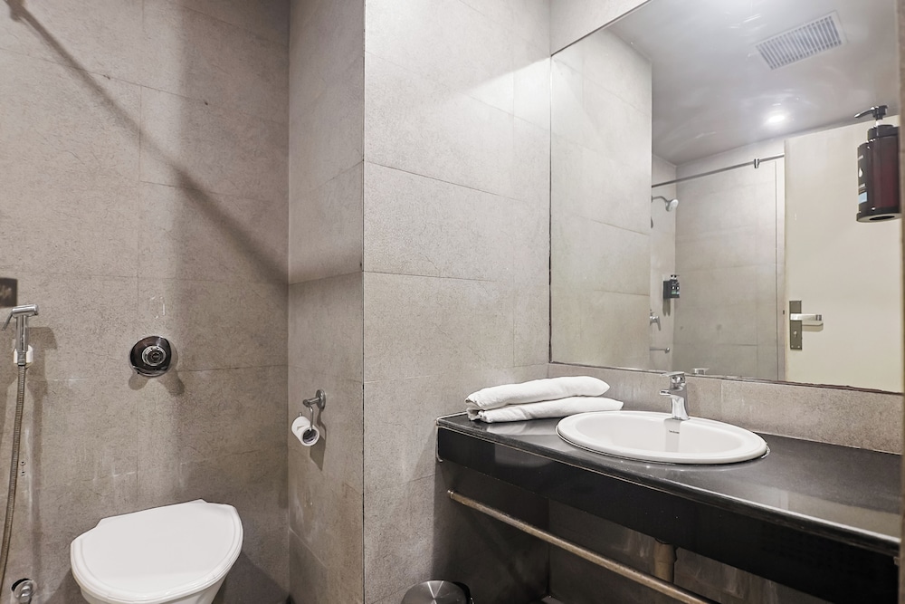 Max Hotel Prayagraj 42/48