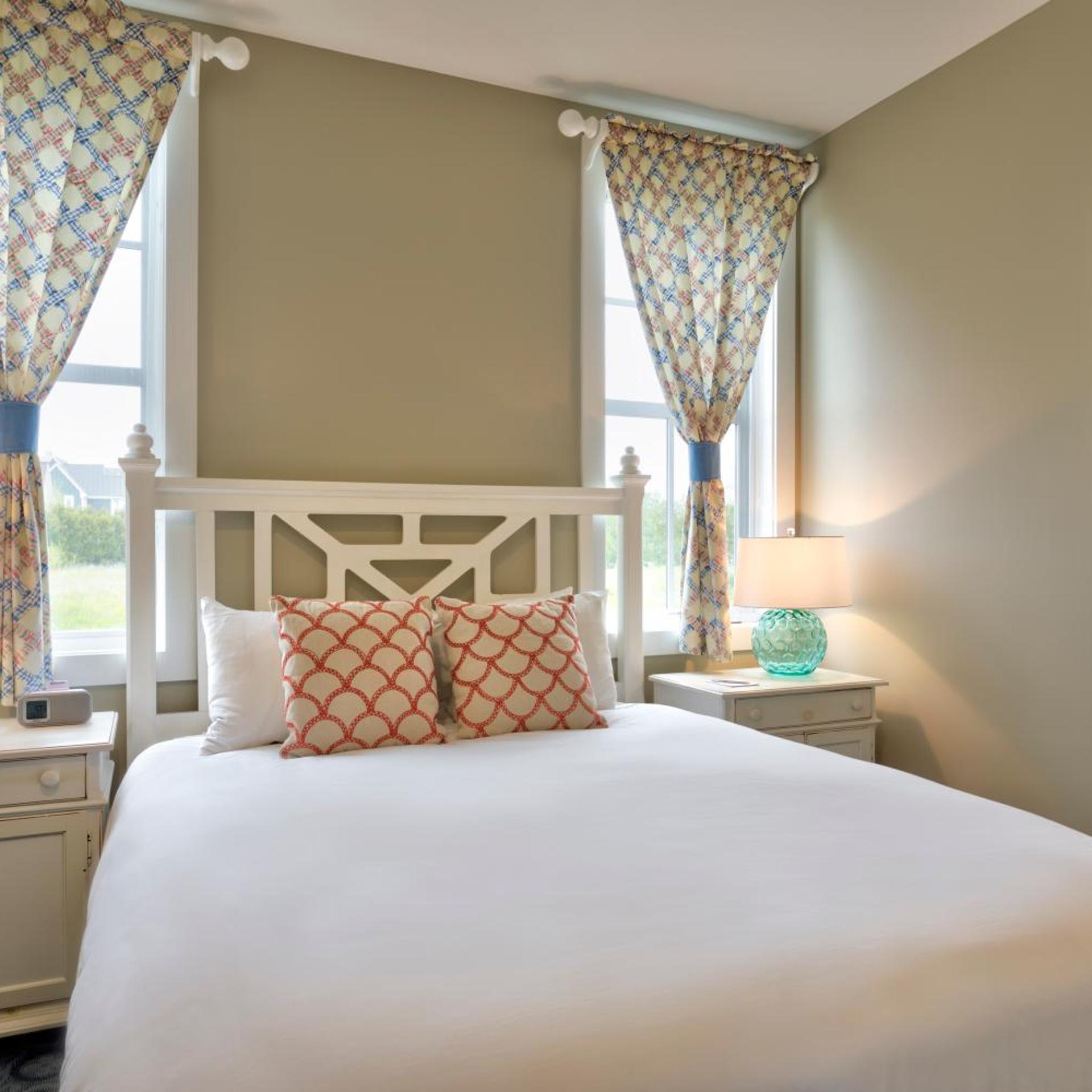 2 Bedrooms, Cottage, King Bed, Lake Side