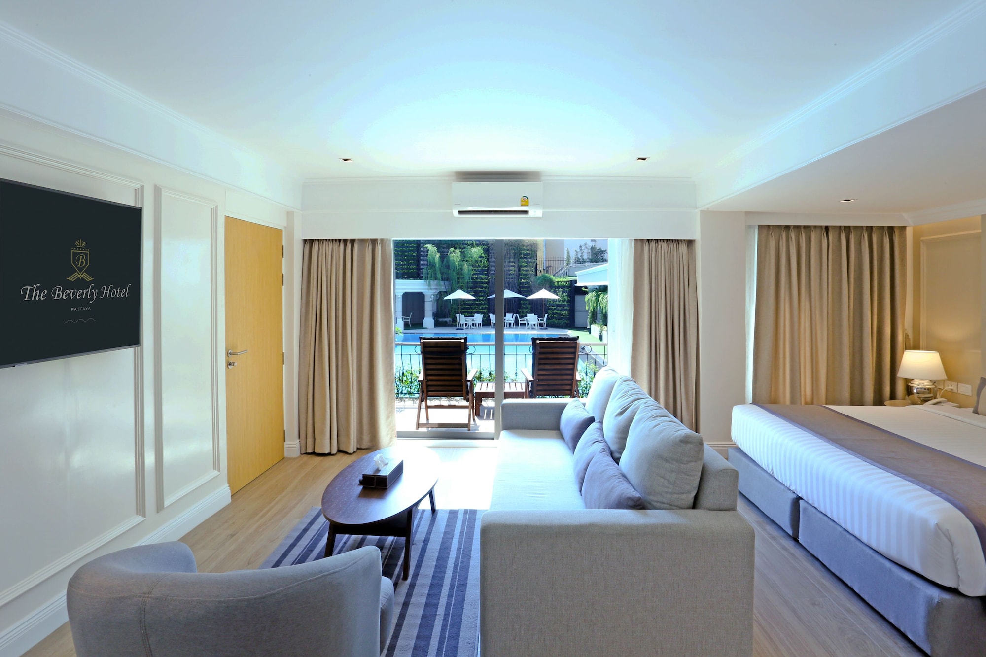 SUITE, LIVING AREA, BALCONY, POOL ACCESS