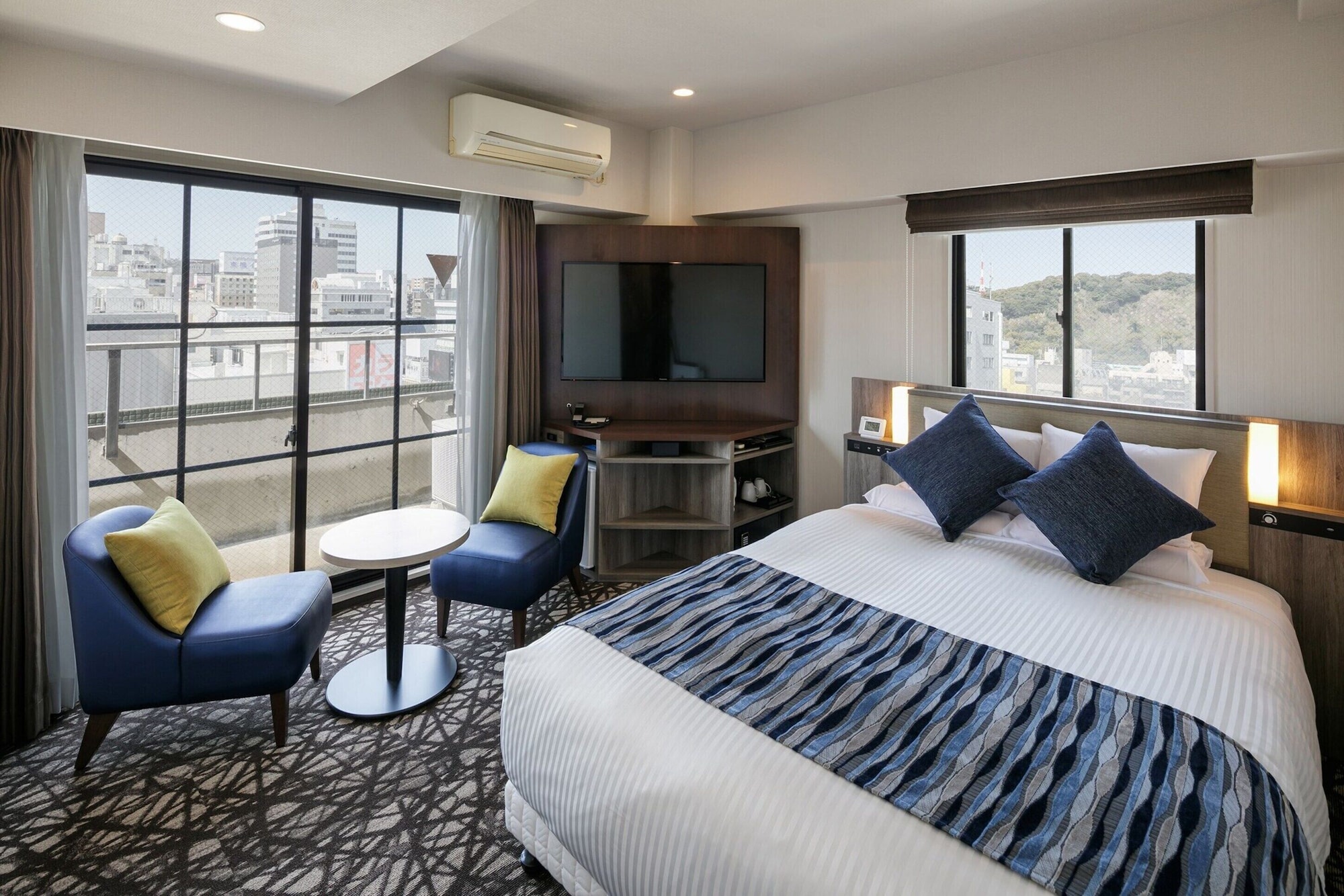 STANDARD, QUEEN BED