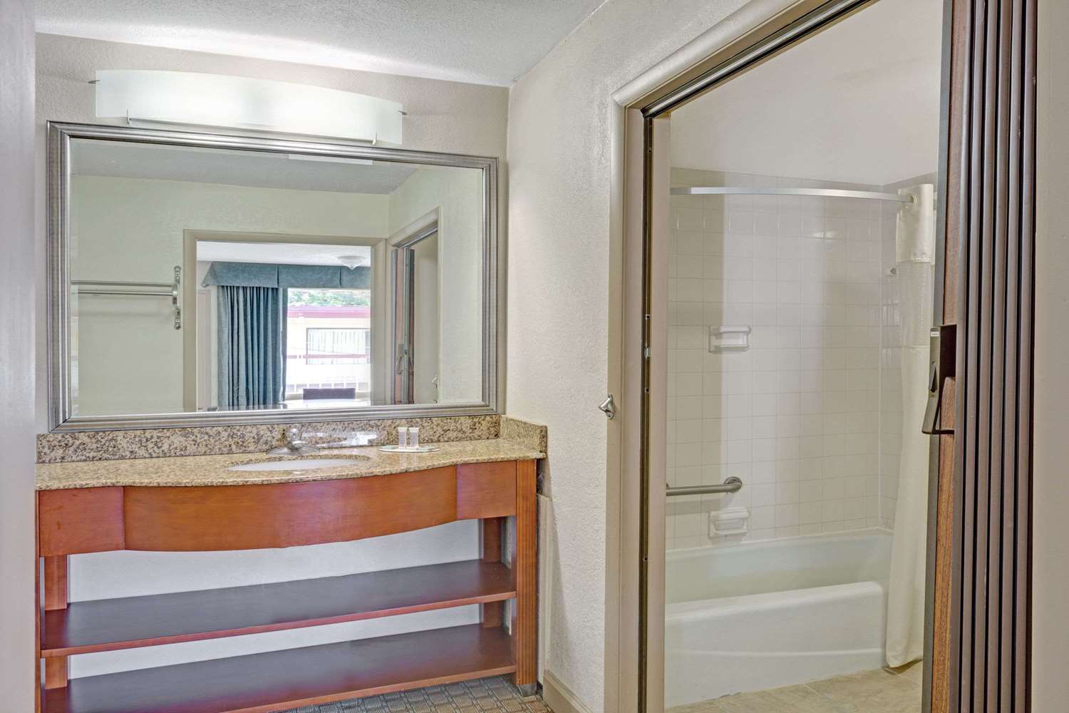 Travelodge By Wyndham Williamsburg Colonial Area 13/13