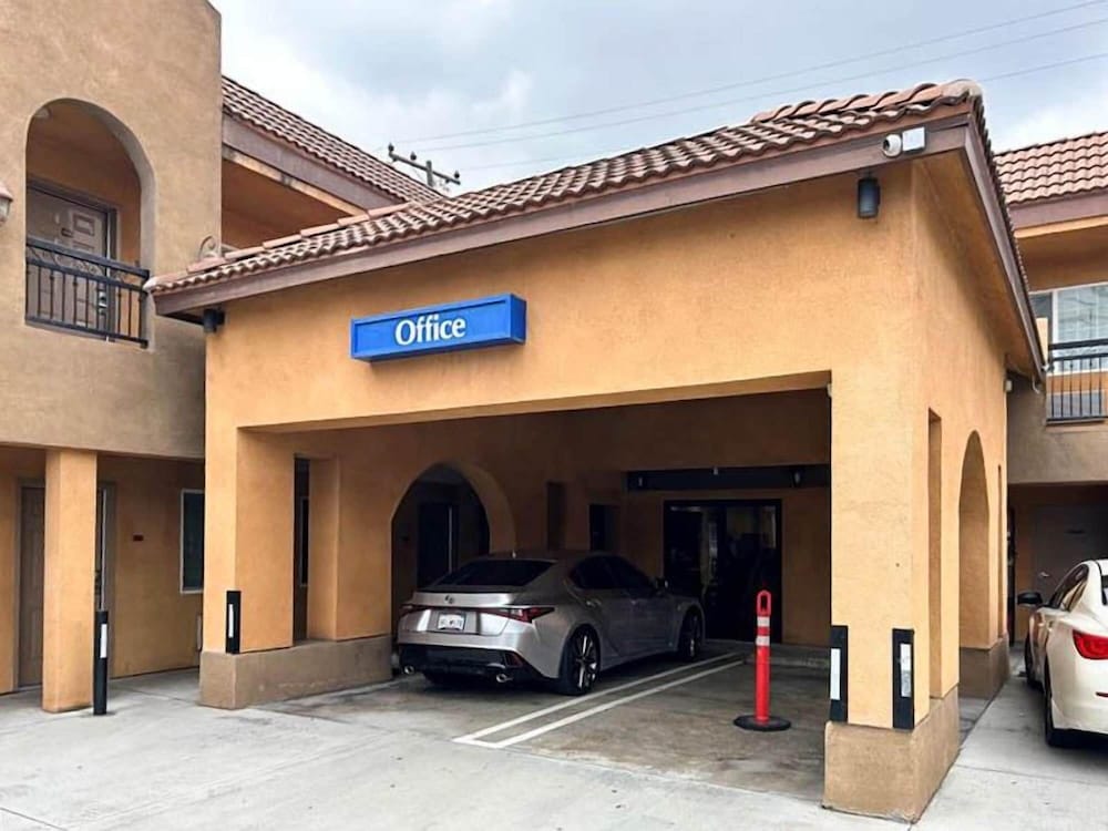 Motel6 South Gate, CA 48/56