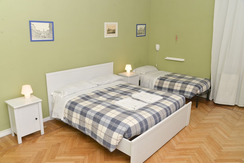 ROOM, EXTERNAL BATHROOM