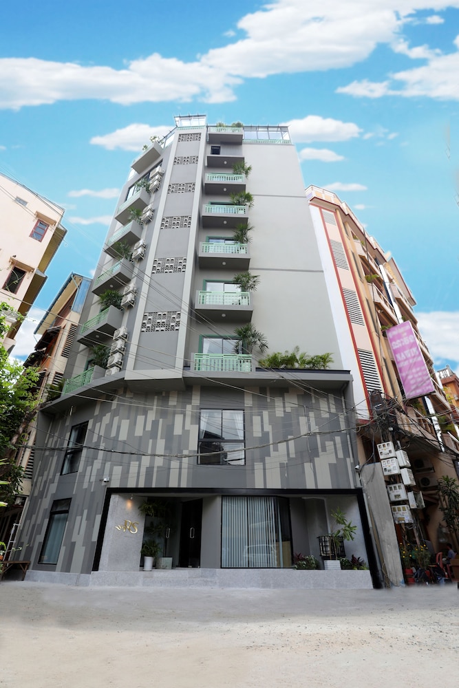 SKY HOTEL Central Phnom Penh - Rooms & Apartments 2/50