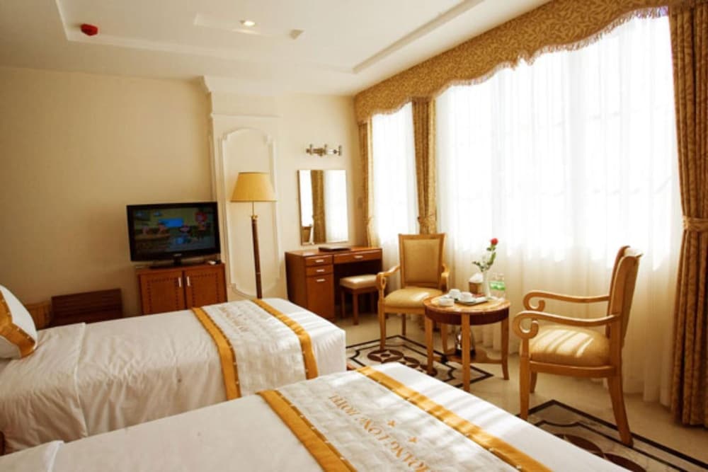 Tan Hoang Long Hotel 12/22