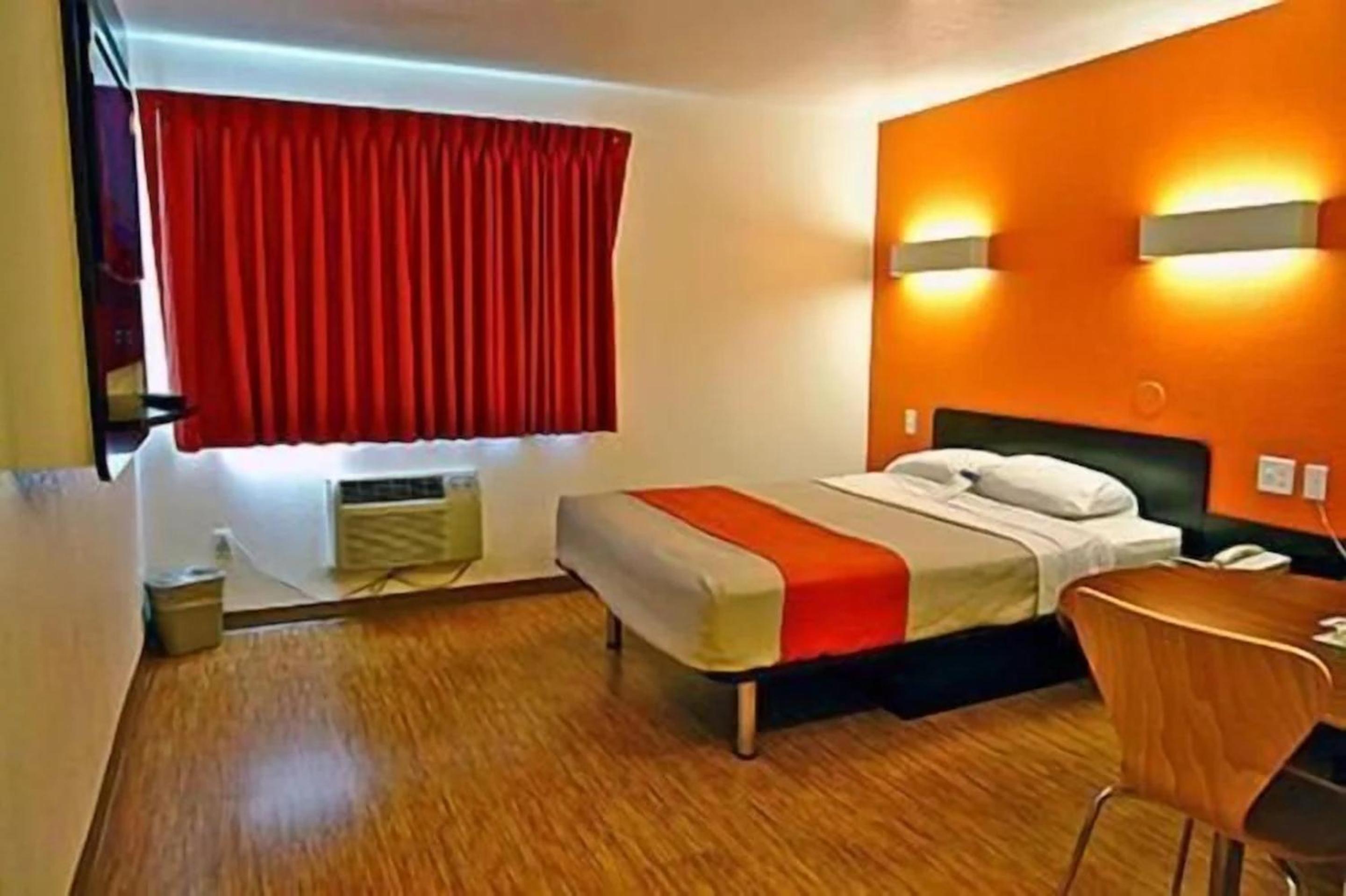 غرفة بسرير كوين لغير المدخنين، Motel6 McKinney, TX - North 5/10