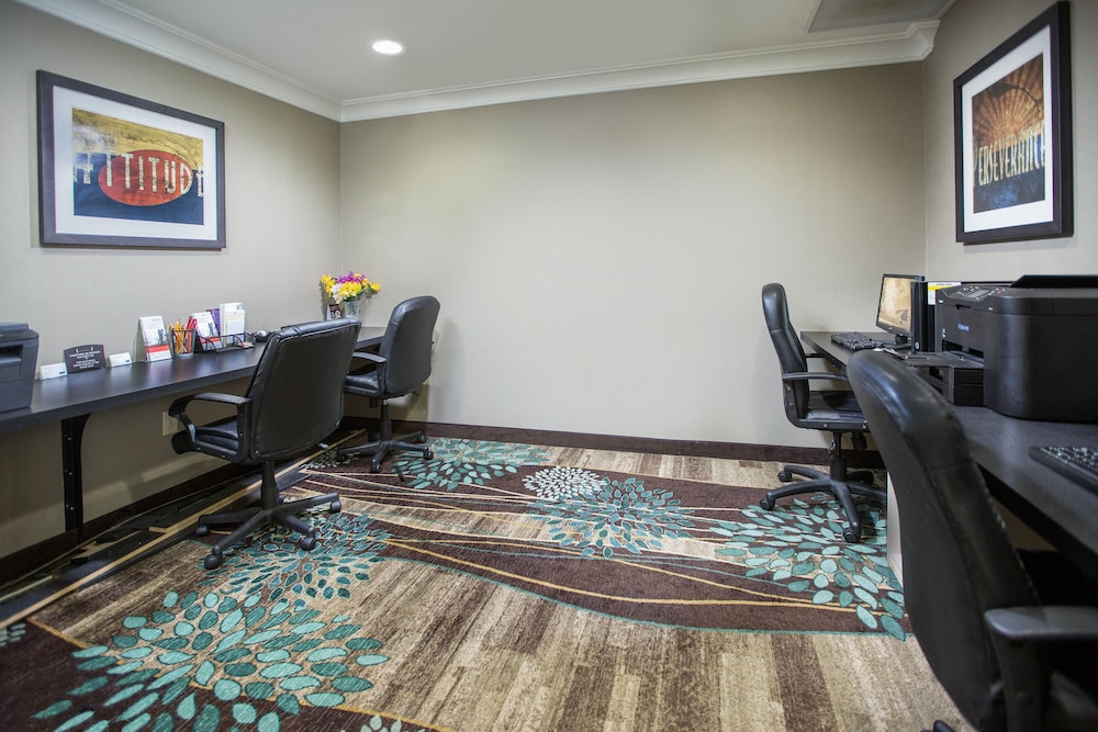 STAYBRIDGE SUITES AUGUSTA 56/64