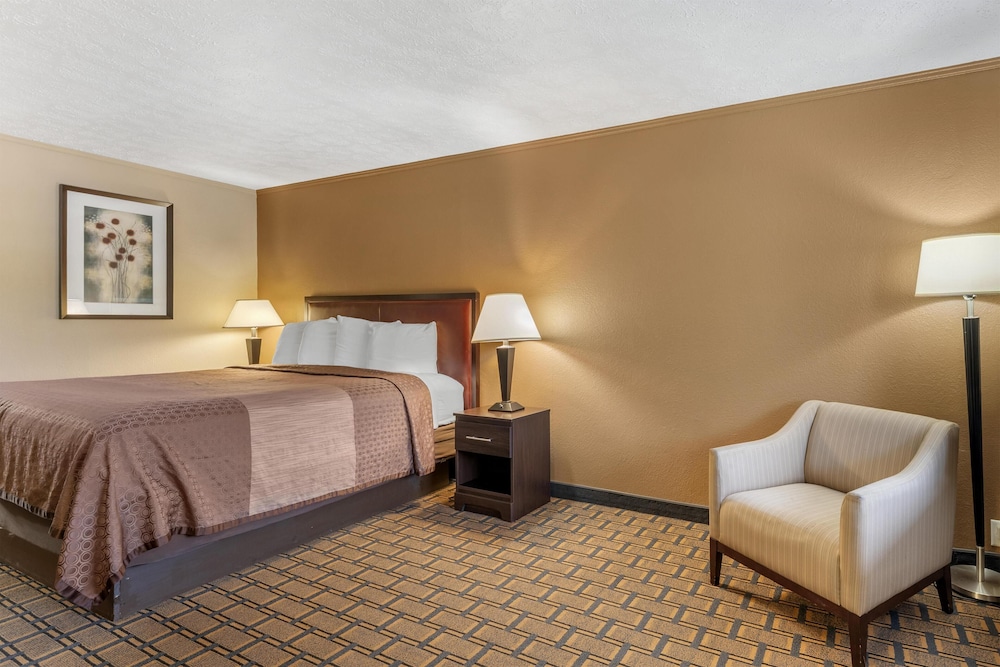SureStay Hotel by Best Western Summersville 18/50