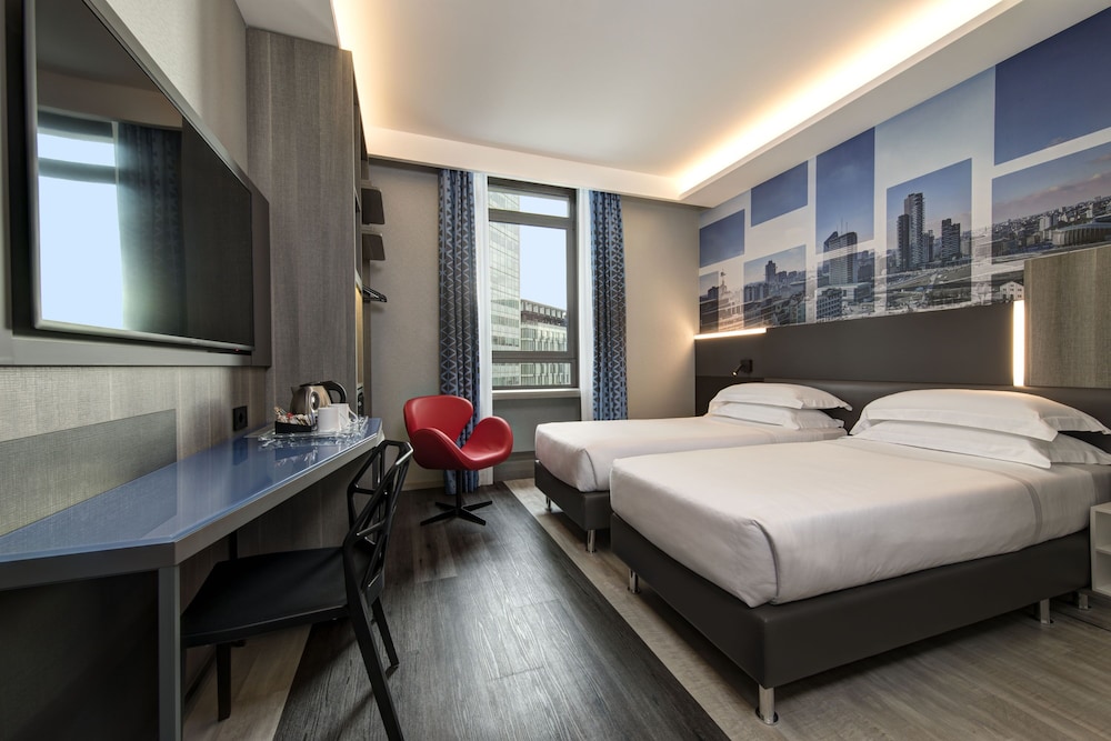 ROOM, SINGLE, TWIN BEDS
