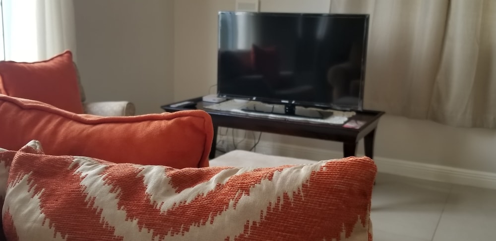 New Kingston Guest Apt At Kingsway 8/18