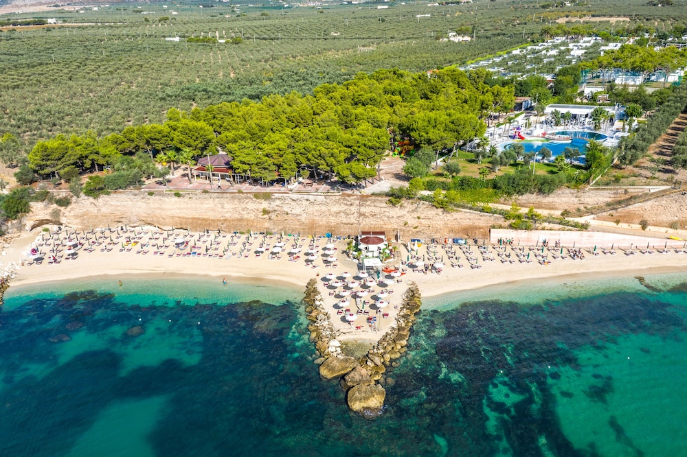 VILLAGGIO BAIA DEL MONACO 40/55