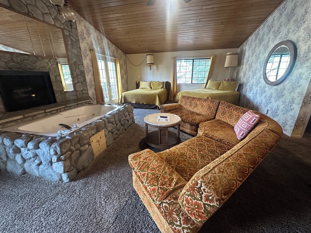 Black Forest Lodge And Cabins 30/50