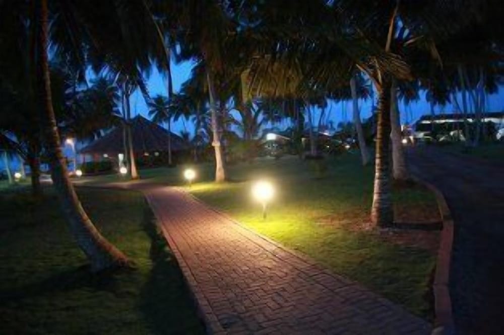 COCONUT GROVE BEACH RESORT 54/66