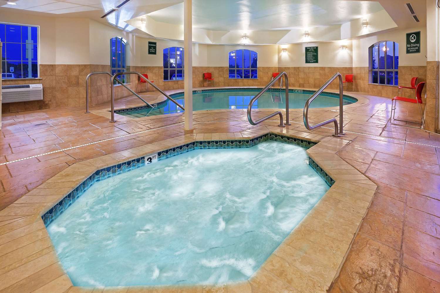 La Quinta Inn & Suites by Wyndham OKC North - Quail Springs 6/10