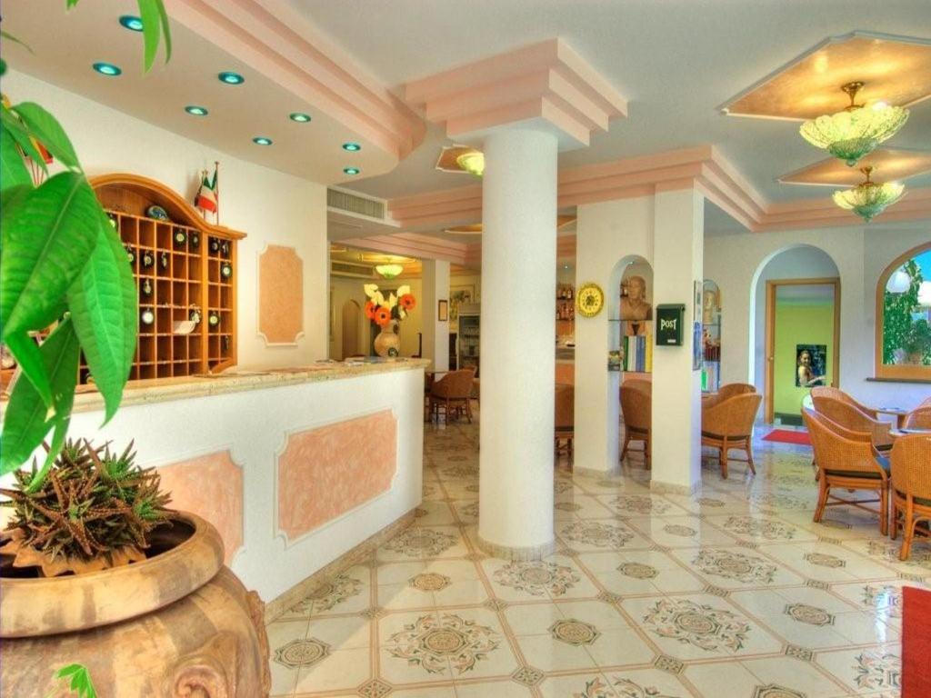 Lobby at Terme La Pergola & Villa Flavio, CASAMICCIOLA TERME