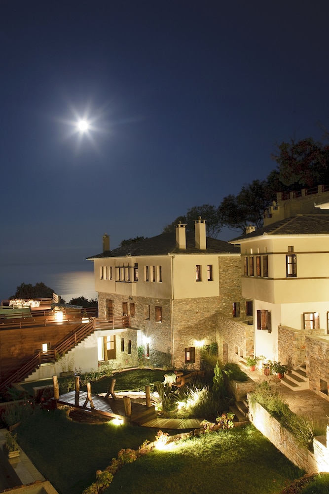 12 Months Luxury Resort 85/88