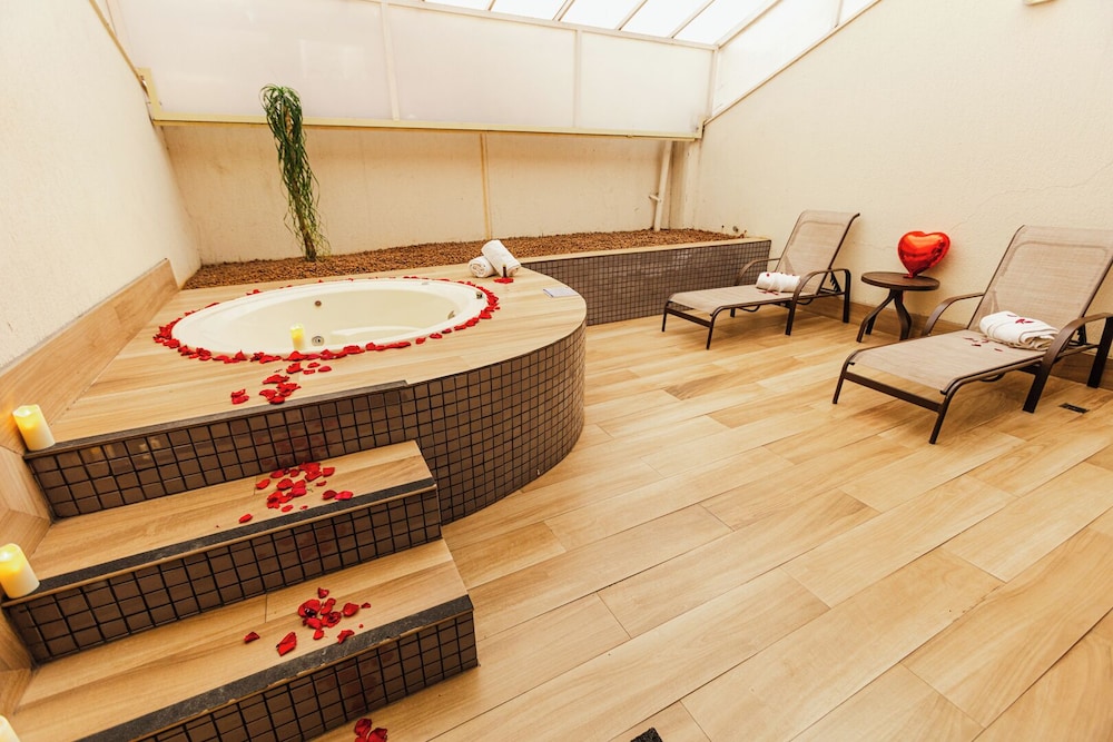 swimming pool spa