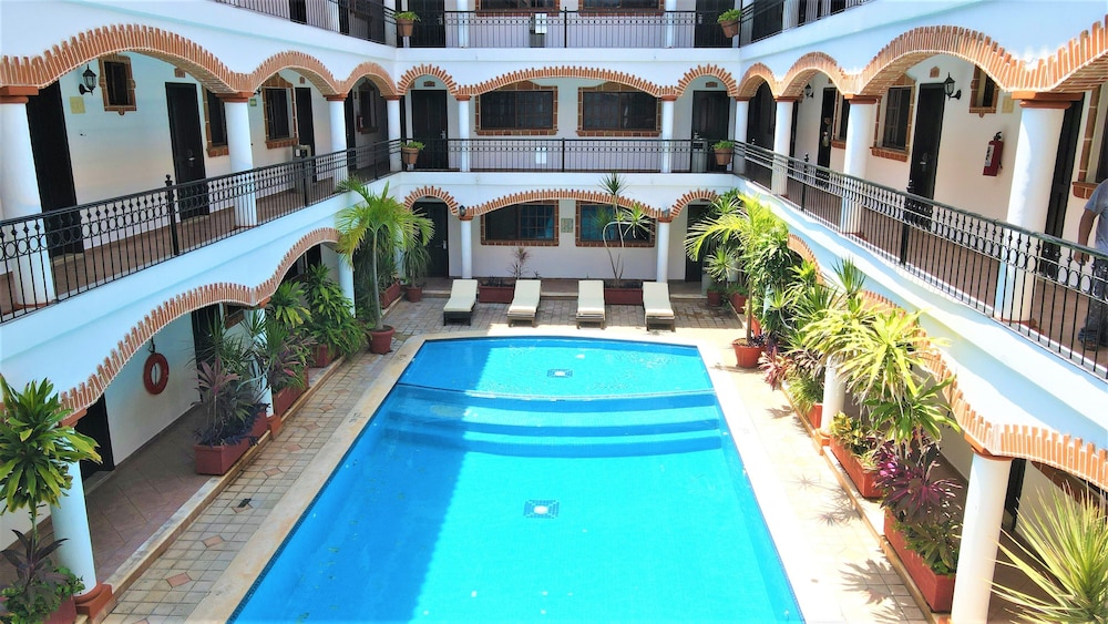 Hotel Colonial Playa del Carmen 38/50