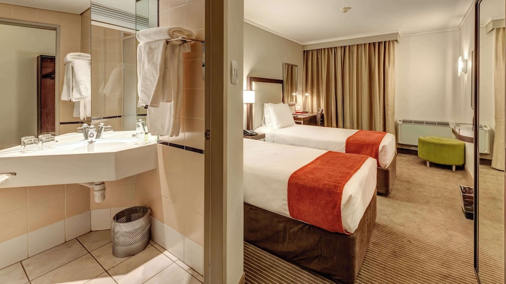 Stayeasy Eastgate 28/28