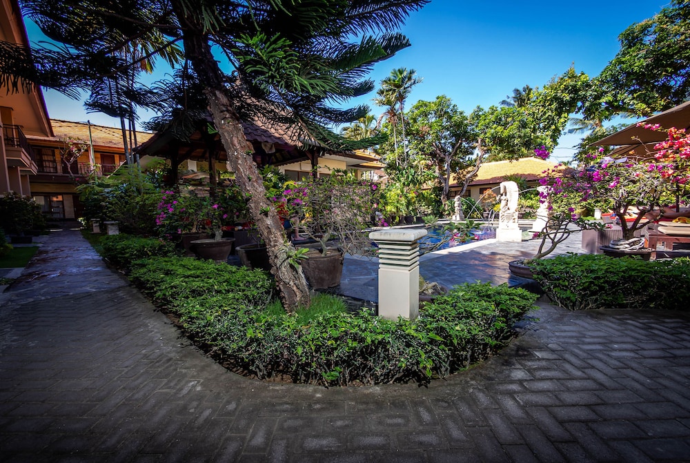 YULIA BEACH INN 55/67