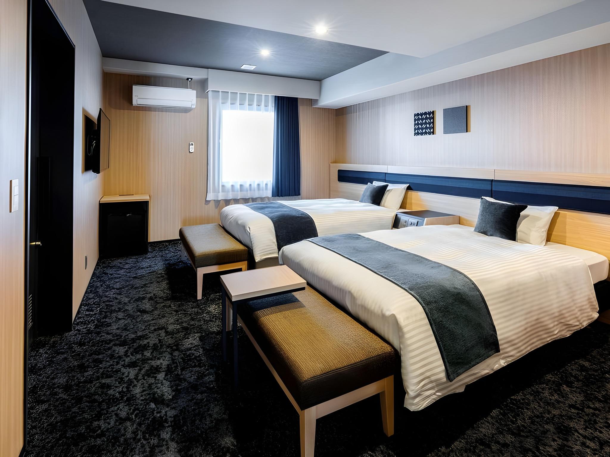 Universal, Deluxe, Twin Beds