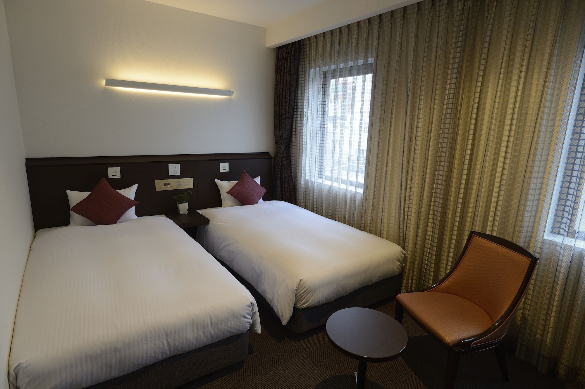 ROOM, TWIN BEDS