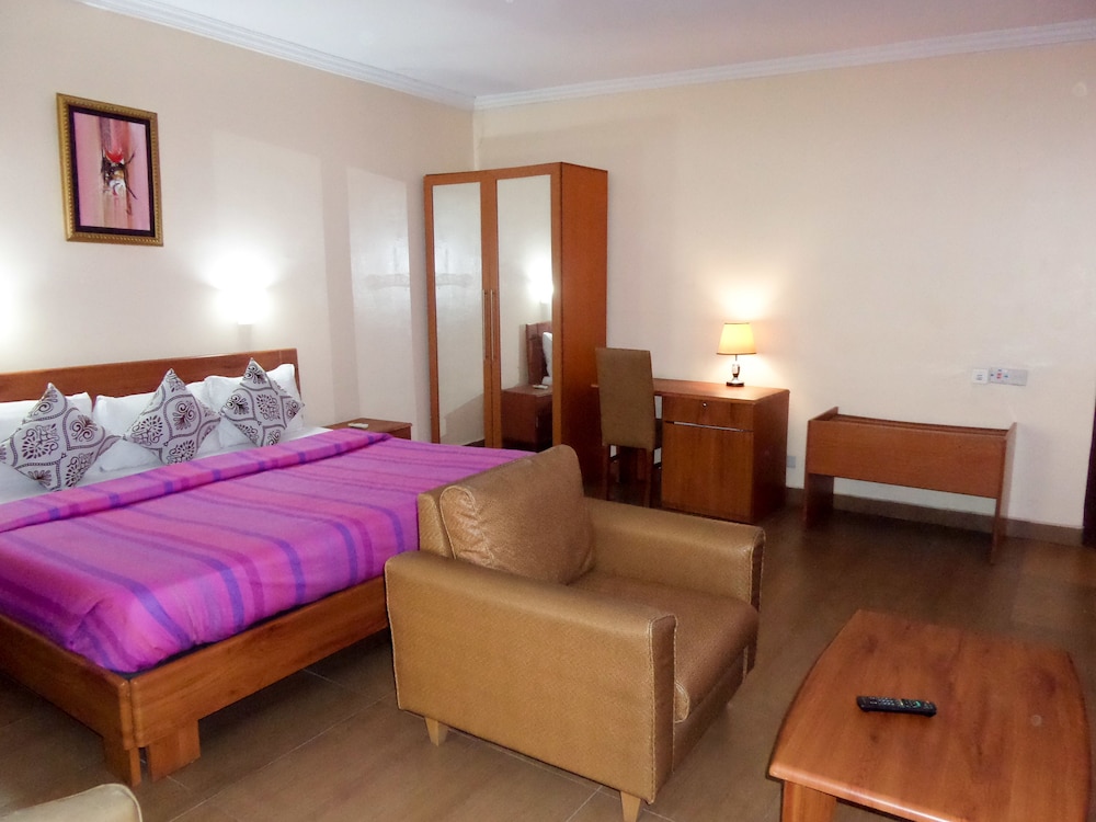 Le Real Hotel 11/56