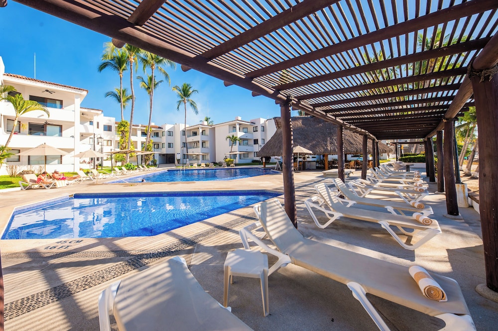 Vista Vallarta All Suites on the Beach 38/75