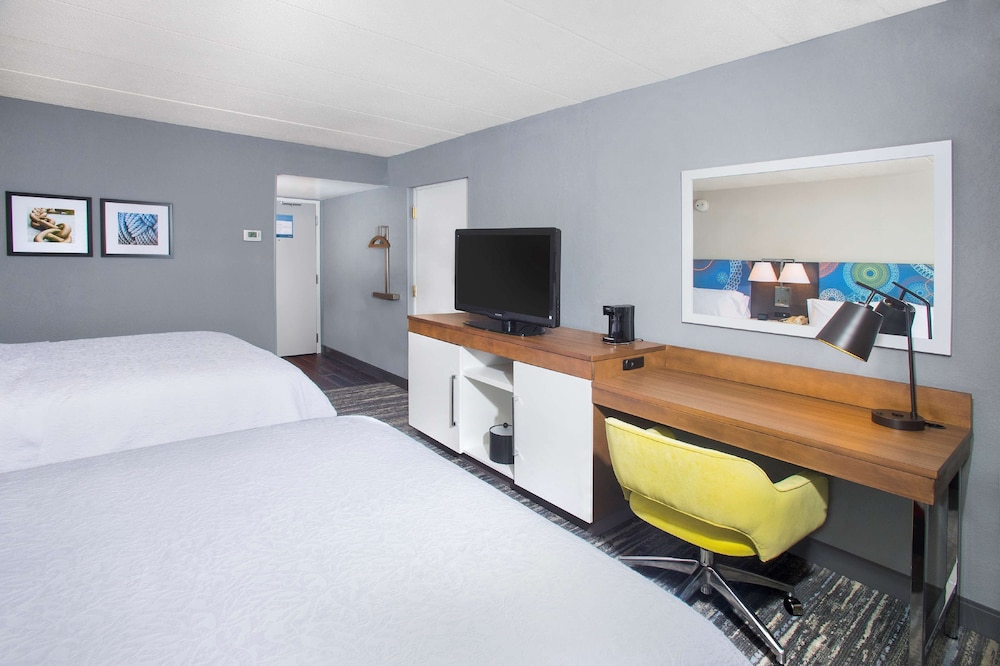 Hampton Inn Suites Annapolis 12/39