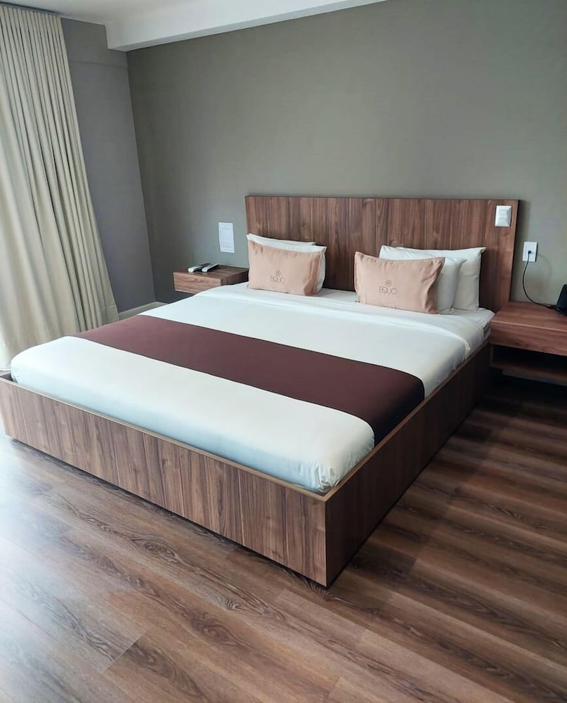 Deluxe, Studio, Suite, King Bed