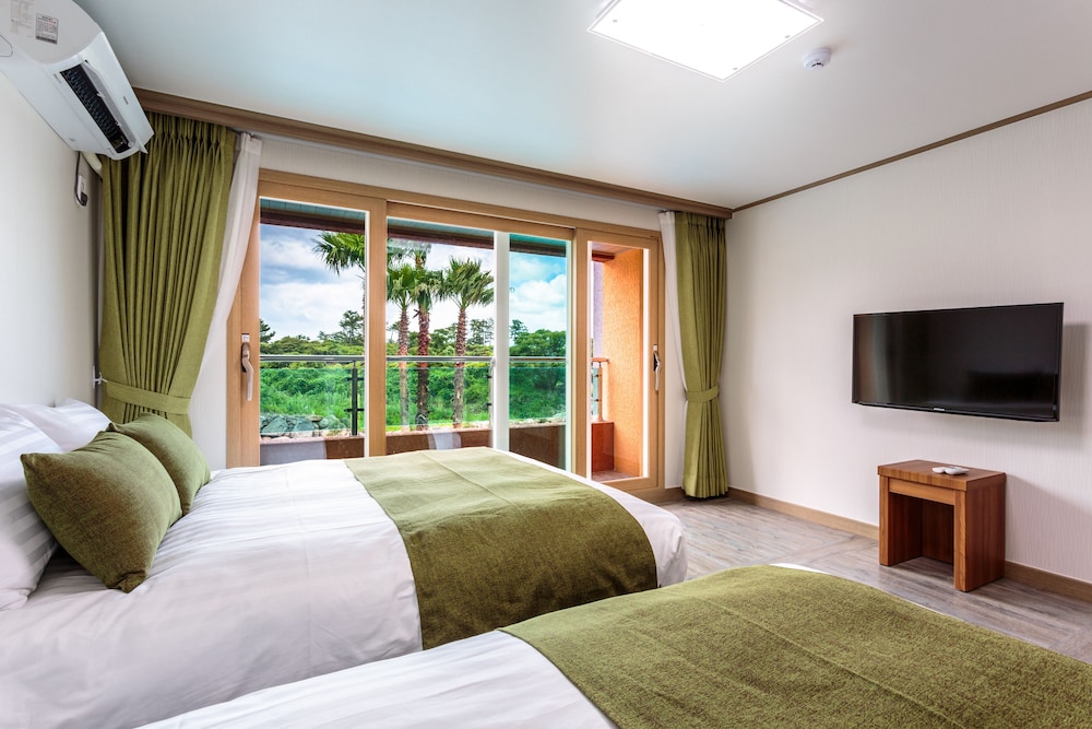 DUPLEX, SUITE, POOL SIDE, 35 PYEONG