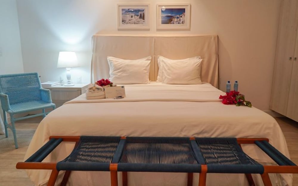 La Plage Hotel Boutique 8/24