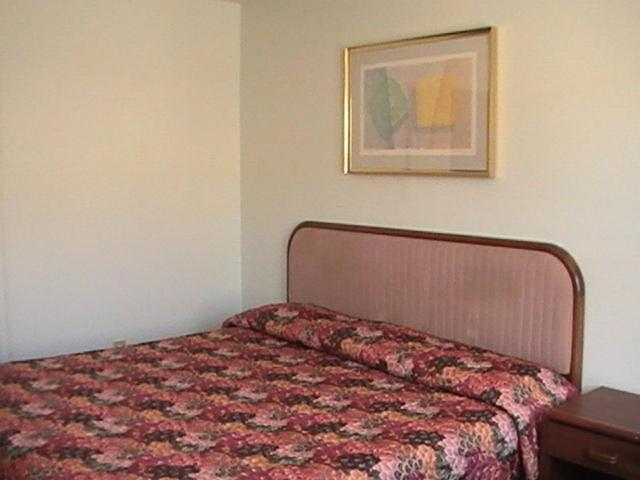 HOMETOWN INN GALION 10/18