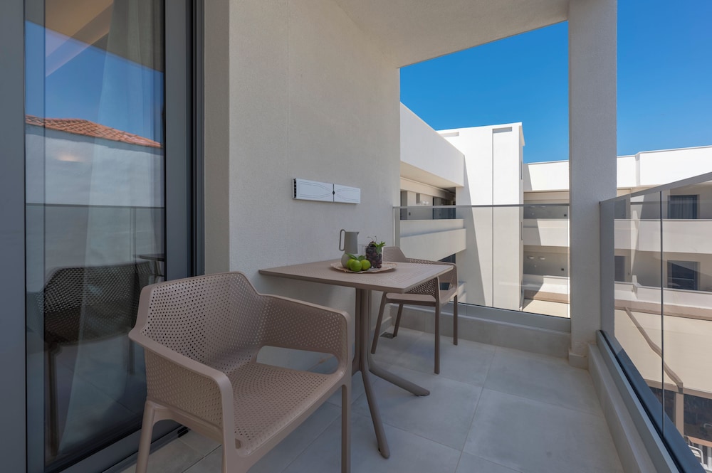 Sandy Seaside Suites 49/66