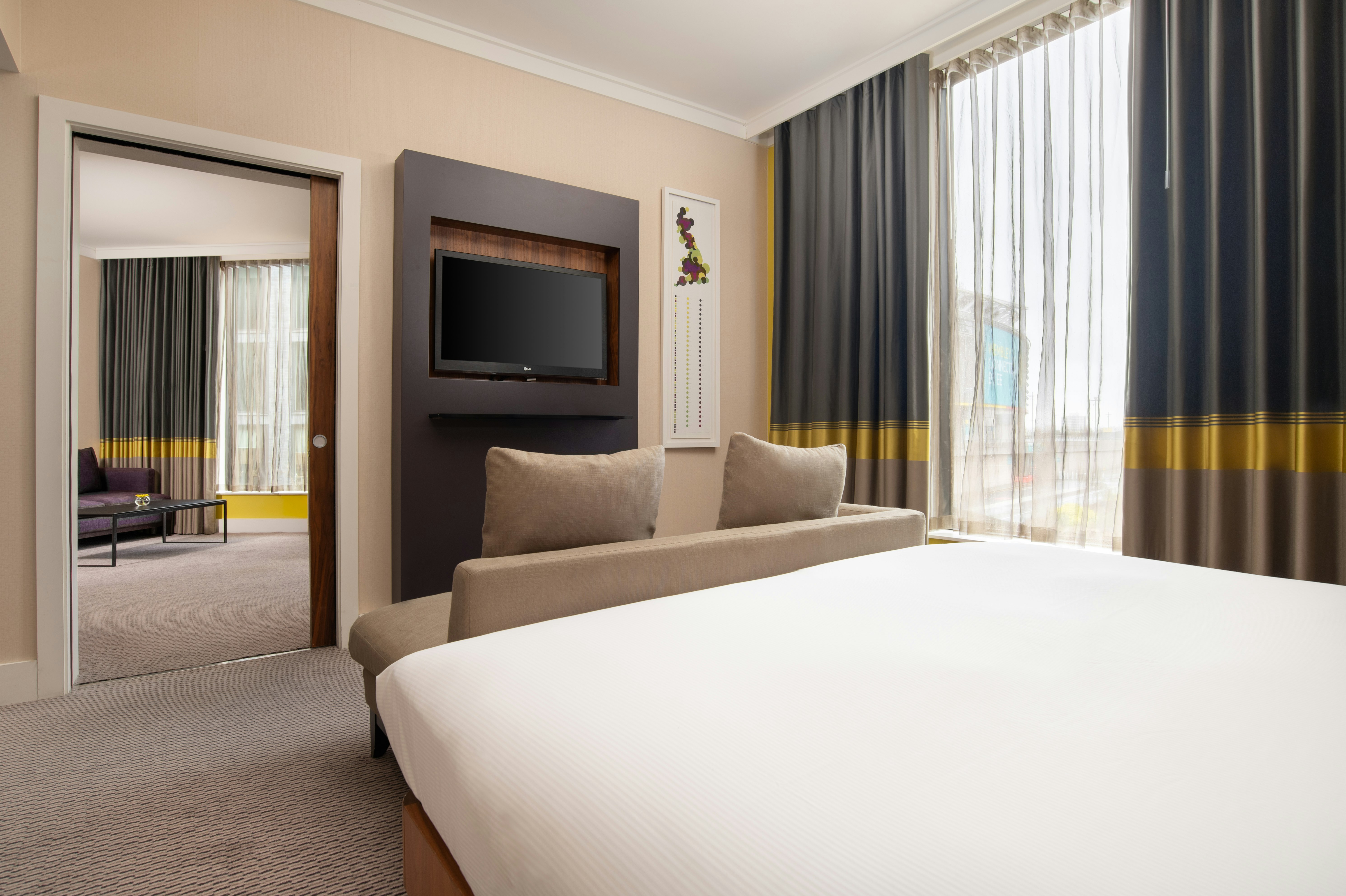 1 BEDROOM, SUITE, KING BED