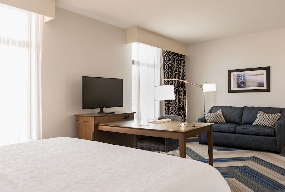 Hampton Inn & Suites La Crosse/Downtown 16/63
