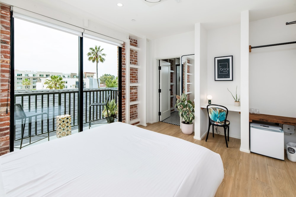 The Brick Hotel 17/50