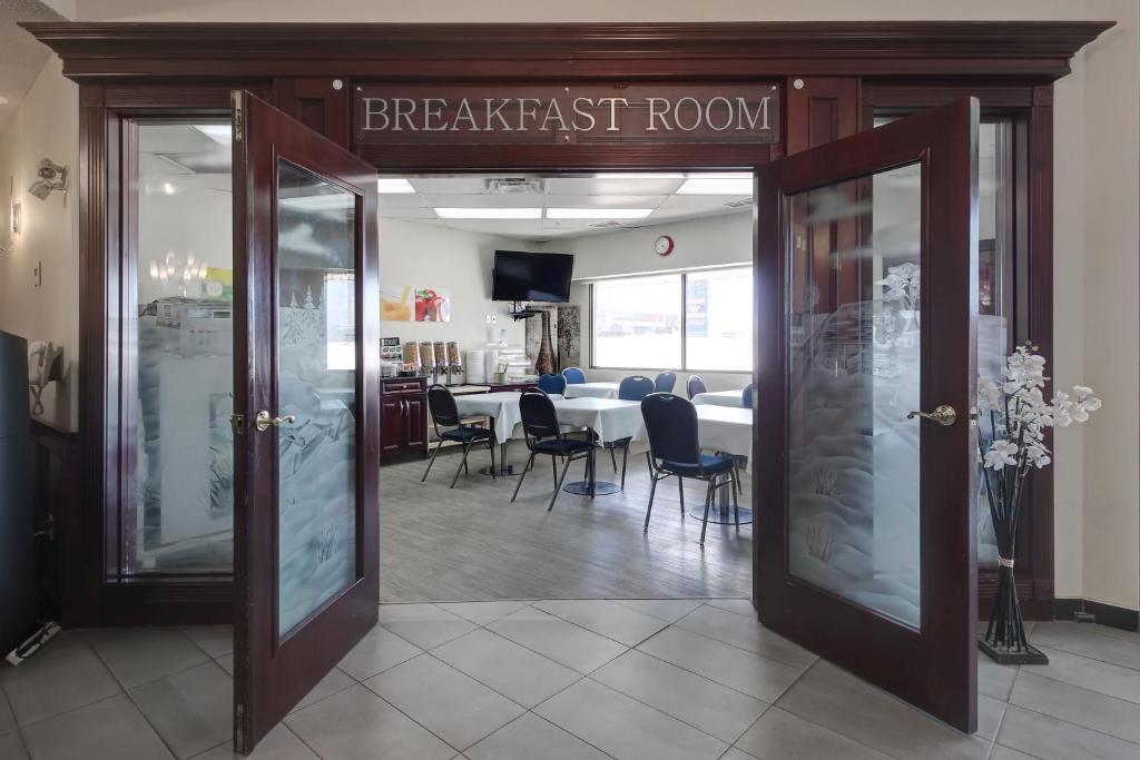 Ramada by Wyndham Nisku 3/36